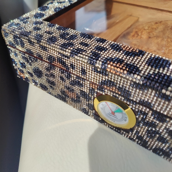 Fierce Cigar Humidor Box with Humidifier - Picture 7 of 11